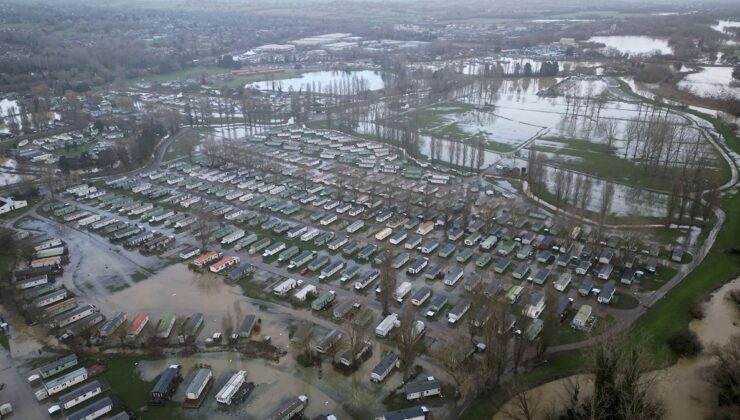 Birleşik Krallık sular altında…