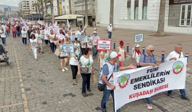Emekliler İzmir’de meydanlara çıktı
