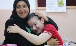 Yedi yıldır serebral palsili kızının eğitimi için mücadele ediyor