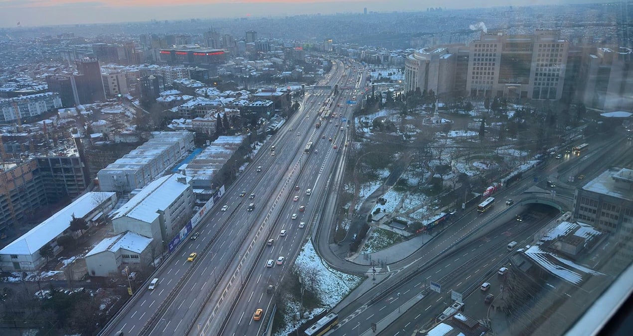 İstanbul trafiğine kar etkisi: Yollar boş kaldı