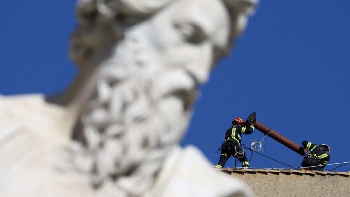 Vatikan’da papanın seçilip seçilmediği bacadan çıkan dumanla öğrenilecek
